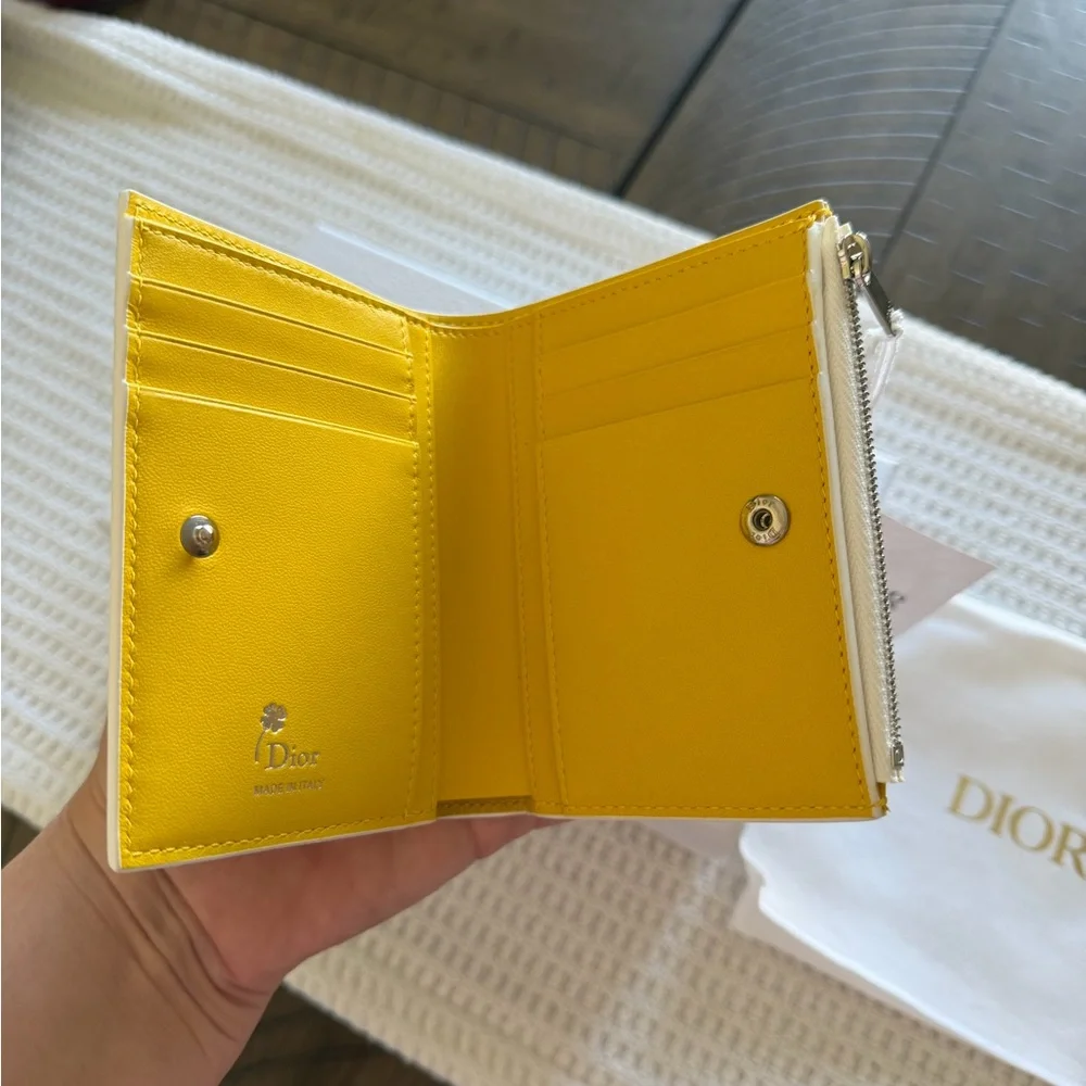 NWT. Dior Jardin Dahlia Wallet
